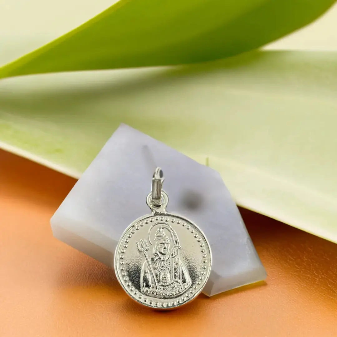 Maha Mrityunjaya Yantra Silver Locket (With Thread)