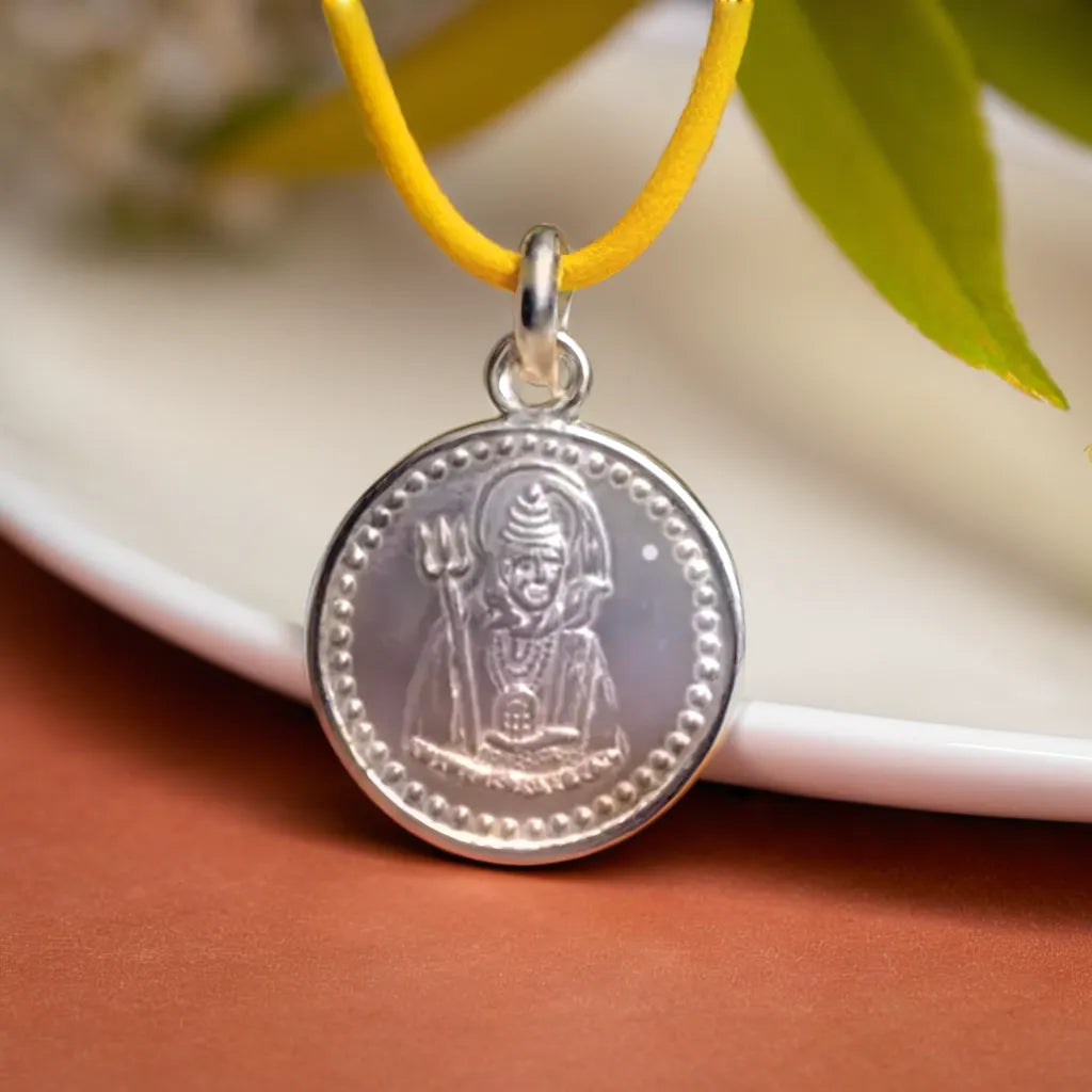 Maha Mrityunjaya Yantra Silver Locket (With Thread)